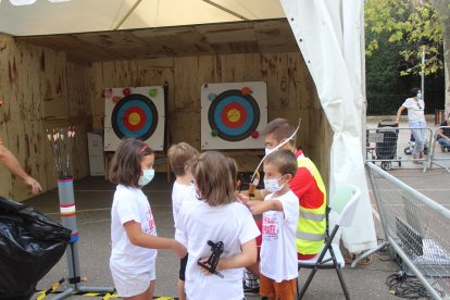 Stand de Tiro con Arco en la V Feria del Deporte. / EL MUNDO