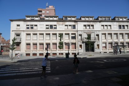 Colegio El Salvador en la plaza de San Pablo de Valladolid .-J.M. LOSTAU
