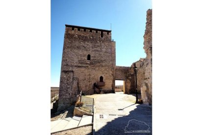 En el corazón de la Ribera se alza el torreón de Haza. / ECB