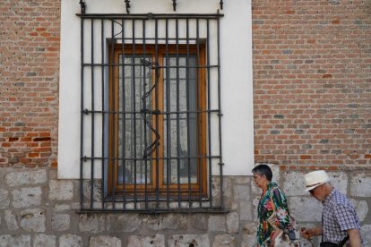 Ventana en el Palacio de Pimentel por la que se cuenta que salió Felipe II.-J.M. LOSTAU