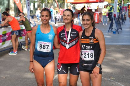Podio femenino de la XXXIII Media Maratón Ciudad de Valladolid. / PHOTOGENIC
