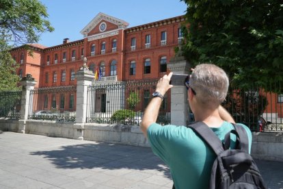Instituto Zorrilla en la plaza de San Pablo.-J.M. LOSTAU