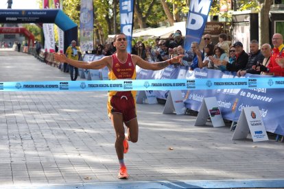 Ganador de la XXXIII Media Maratón Ciudad de Valladolid. / PHOTOGENIC