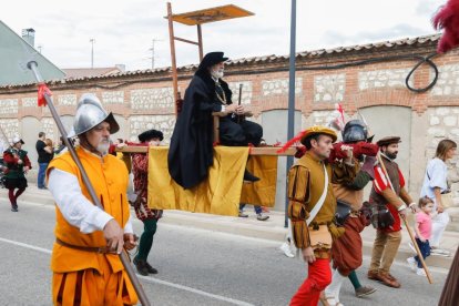 Recreación de la llegada de Carlos V a Valdestillas. -J.M. LOSTAU