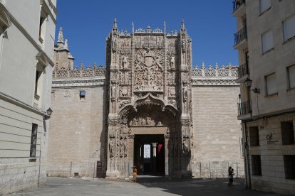 Colegio de San Gregorio. Museo Nacional de Escultura en la calle Cadenas de San Gregori.-J.M. LOSTAU