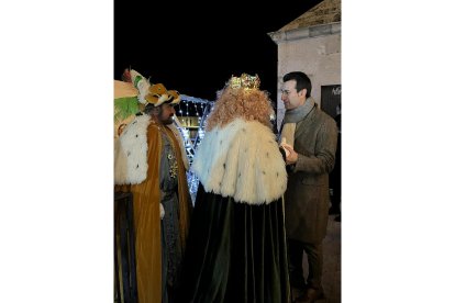 Los Reyes Magos llegan en barco a Medina de Rioseco. MARÍA CARNERO