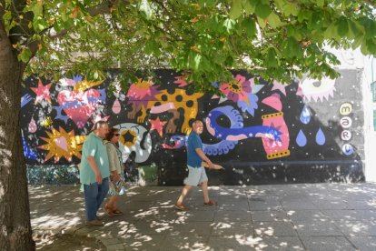 Grafiti en la esquina de calle de Torrecilla y Gondomar.-J.M. LOSTAU