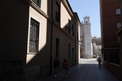 Calle León.-J.M. LOSTAU