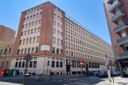 Colegio de Santa Teresa en la calle Felipe II.-J.M. LOSTAU