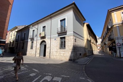 Casa Revilla entre las calles Torrecilla y Fray Luis de Granada.-J.M. LOSTAU