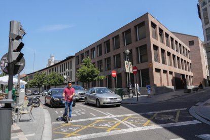 Colegio de Abogados en la calle Angustias.-J.M. LOSTAU