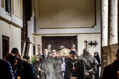 Procesión del Santísimo Cristo Yacente . Diputación de Valladolid