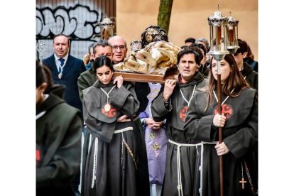 Procesión del Santísimo Cristo Yacente . Diputación de Valladolid
