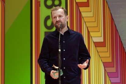 Vlad Petri recibe el Primer Premio Tiempo de Historia por 'Between revolutions. / ICAL