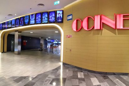 Cines Ocine del Rio Shopping en Valladolid.- RIO SHOPPING