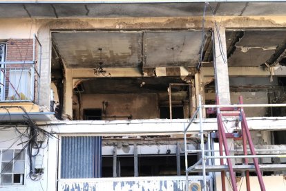Estado del edificio de la calle Goya en Valladolid dos meses después de la explosión de gas.-J. M. LOSTAU