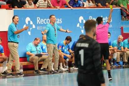 Partido entre el Recoletas Atlético Valladolid y el FC Barcelona en Huerta del Rey. / J. M. LOSTAU