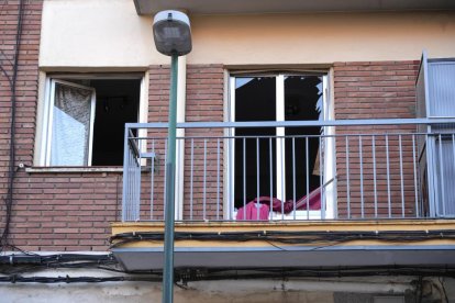 Estado del edificio de la calle Goya en Valladolid dos meses después de la explosión de gas.-J. M. LOSTAU