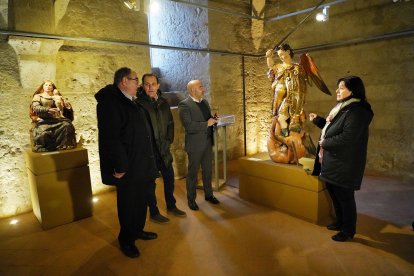 El presidente de la Diputación de Valladolid, Conrado Íscar, entrega cinco nuevas piezas restauradas a diferentes localidades vallisoletanas. - ICAL