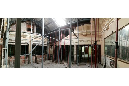 Estado actual del Teatro Lope de Vega de Valladolid. El vestíbulo.-PEDRO IVÁN RAMOS