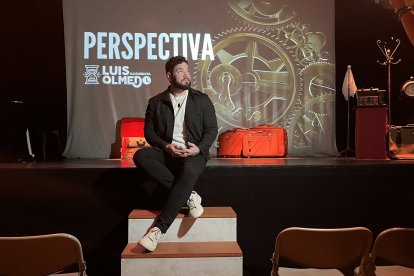 El actual Campeón Mundial de Magia de Cerca, Luis Olmedo - Luis Olmedo