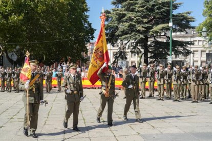 Jura de bandera de personal civil en Valladolid.- J. M. LOSTAU