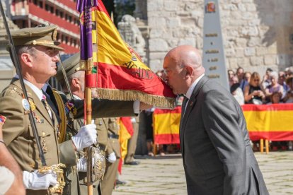 Jura de bandera de personal civil en Valladolid.- J. M. LOSTAU