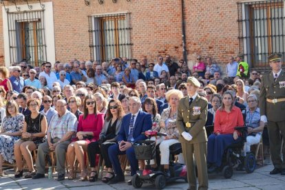 Jura de bandera de personal civil en Valladolid.- J. M. LOSTAU