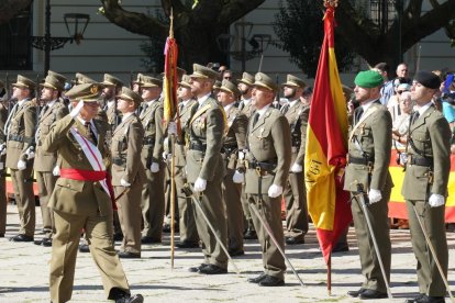 Jura de bandera de personal civil en Valladolid.- J. M. LOSTAU