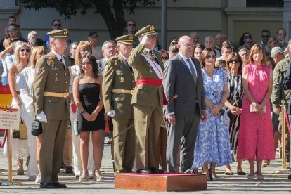 Jura de bandera de personal civil en Valladolid.- J. M. LOSTAU