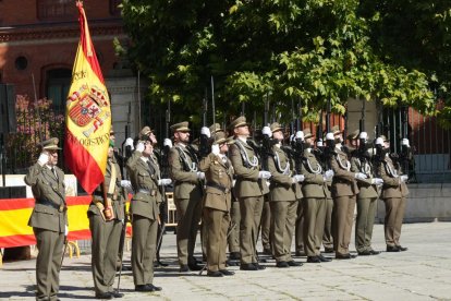 Jura de bandera de personal civil en Valladolid.- J. M. LOSTAU