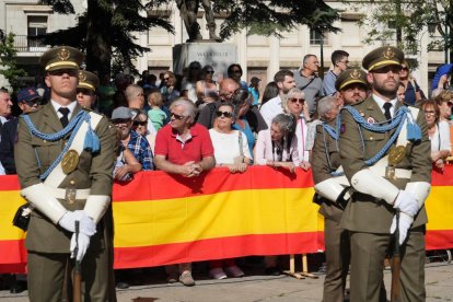 Jura de bandera de personal civil en Valladolid.- J. M. LOSTAU