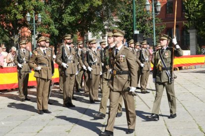 Jura de bandera de personal civil en Valladolid.- J. M. LOSTAU