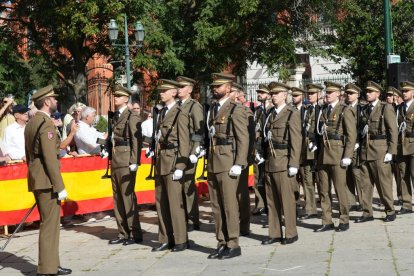 Jura de bandera de personal civil en Valladolid.- J. M. LOSTAU