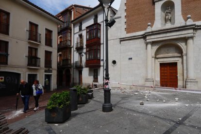 Un rayo derriba la cruz de la iglesia de las Esclavas de Valladolid. PHOTOGENIC