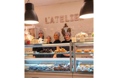 Las reposteras de la confitería L'Atelier.- E.M.
