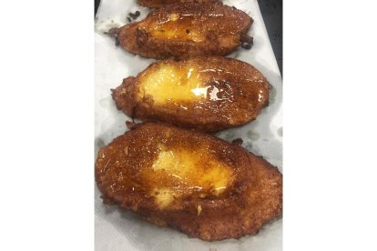 Las torrijas elaboradas en la confitería Ricardo Blanco.- E.M.