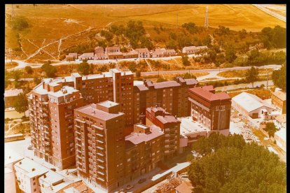Pisos en La Victoria y Canal de Castilla en La Victoria. - ARCHIVO MUNICIPAL DE VALLADOLID