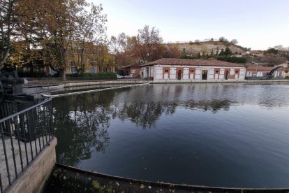 Barrio de La Victoria. Dársena del Canal de Castilla en La Victoria en la actualidad. - PHOTOGENIC