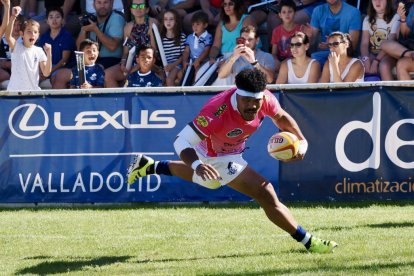 Imágenes del derbi de rugby entre el CR El Salvador y el VRAC que abre la temporada 2023-2024. / PHOTOGENIC