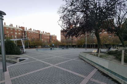 Barrio de La Victoria. Plaza de la Solidaridad en La Victoria en la actualidad. - PHOTOGENIC