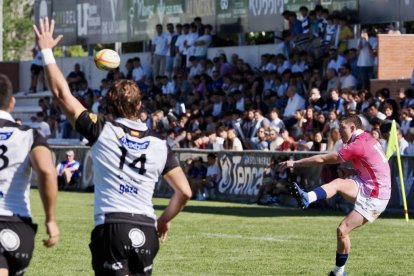 Imágenes del derbi de rugby entre el CR El Salvador y el VRAC que abre la temporada 2023-2024. / PHOTOGENIC