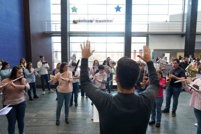 Concierto en el Hospital Río Hortega de la Banda de la Escuela de Música de Valladolid.-ICAL