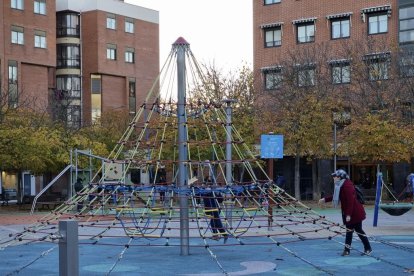 Barrio de La Victoria. Plaza de la Solidaridad en La Victoria en la actualidad. - PHOTOGENIC