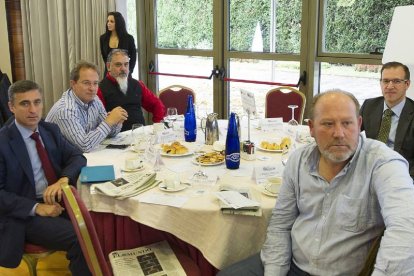 Rafael Barbero (F.Caja de Burgos), Pedro L. Hojas (UGT-CES), J.M. Zamanillo (UGT), Mariano Veganzones (CES) y Ángel Citores (CCOO)
