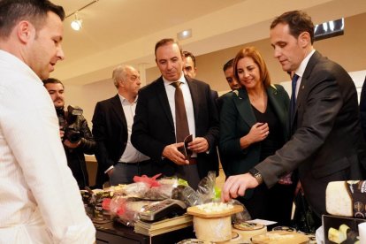 Conrado Íscar visita la segunda edición de Vallaqueso en el Espacio La Granja.