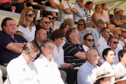 Imágenes del derbi de rugby entre el CR El Salvador y el VRAC que abre la temporada 2023-2024. / PHOTOGENIC