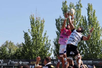 Imágenes del derbi de rugby entre el CR El Salvador y el VRAC que abre la temporada 2023-2024. / PHOTOGENIC