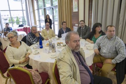 Bernarda García (CCOO), Modesto Rioseras (UGT), J.A. Gutiérrez (UGT), Raúl Rica (FAE), Raúl Preciado (Grupo Gente), M.I. Juárez (CCOO), Carlos Díaz (CCOO) y Manuel Juez (FAE).