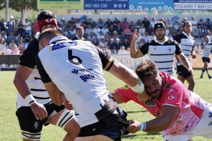 Imágenes del derbi de rugby entre el CR El Salvador y el VRAC que abre la temporada 2023-2024. / PHOTOGENIC